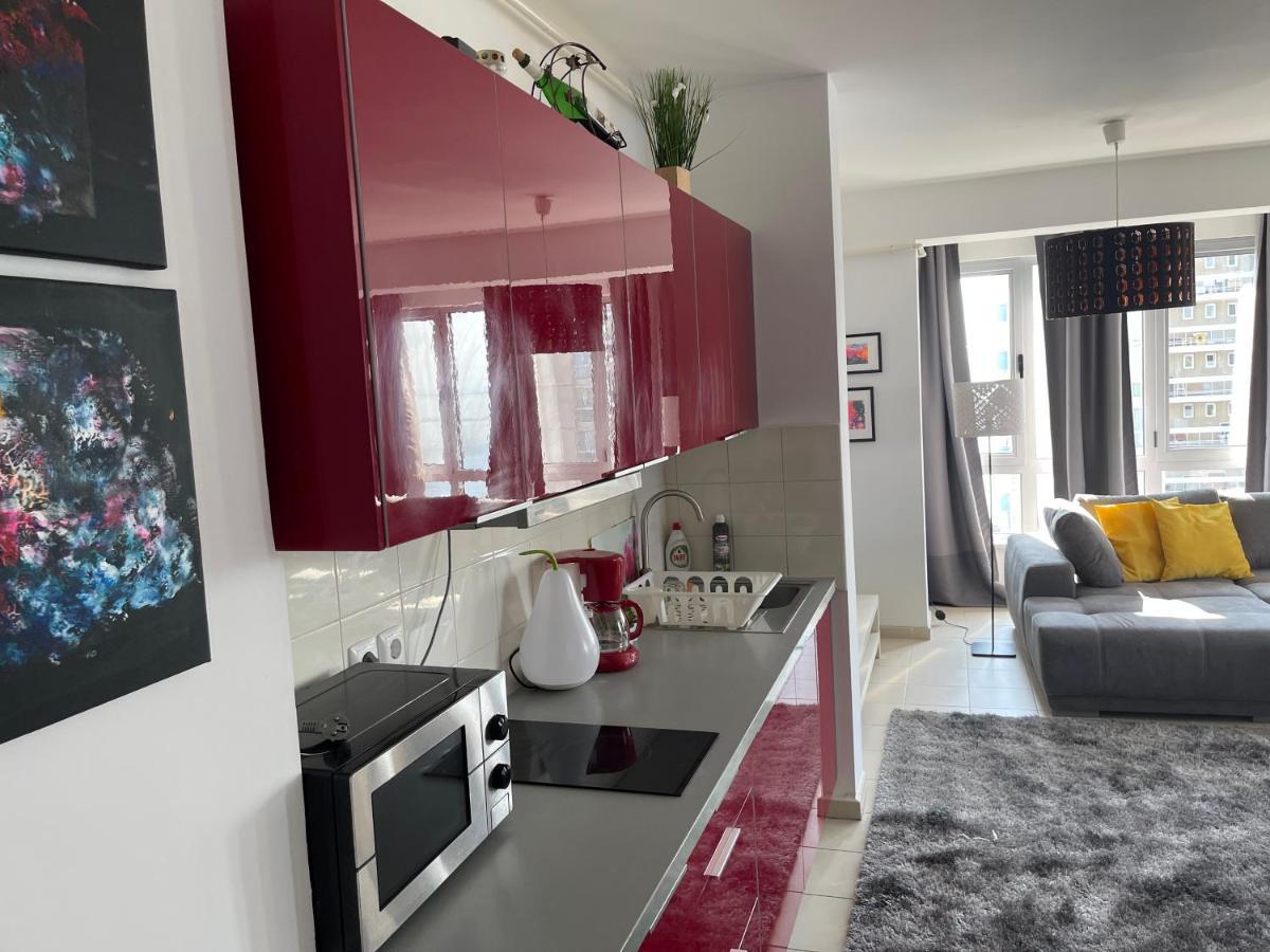 Apartment Happiness By Nicole Jutka, Visual Artist Olimp Exterior photo